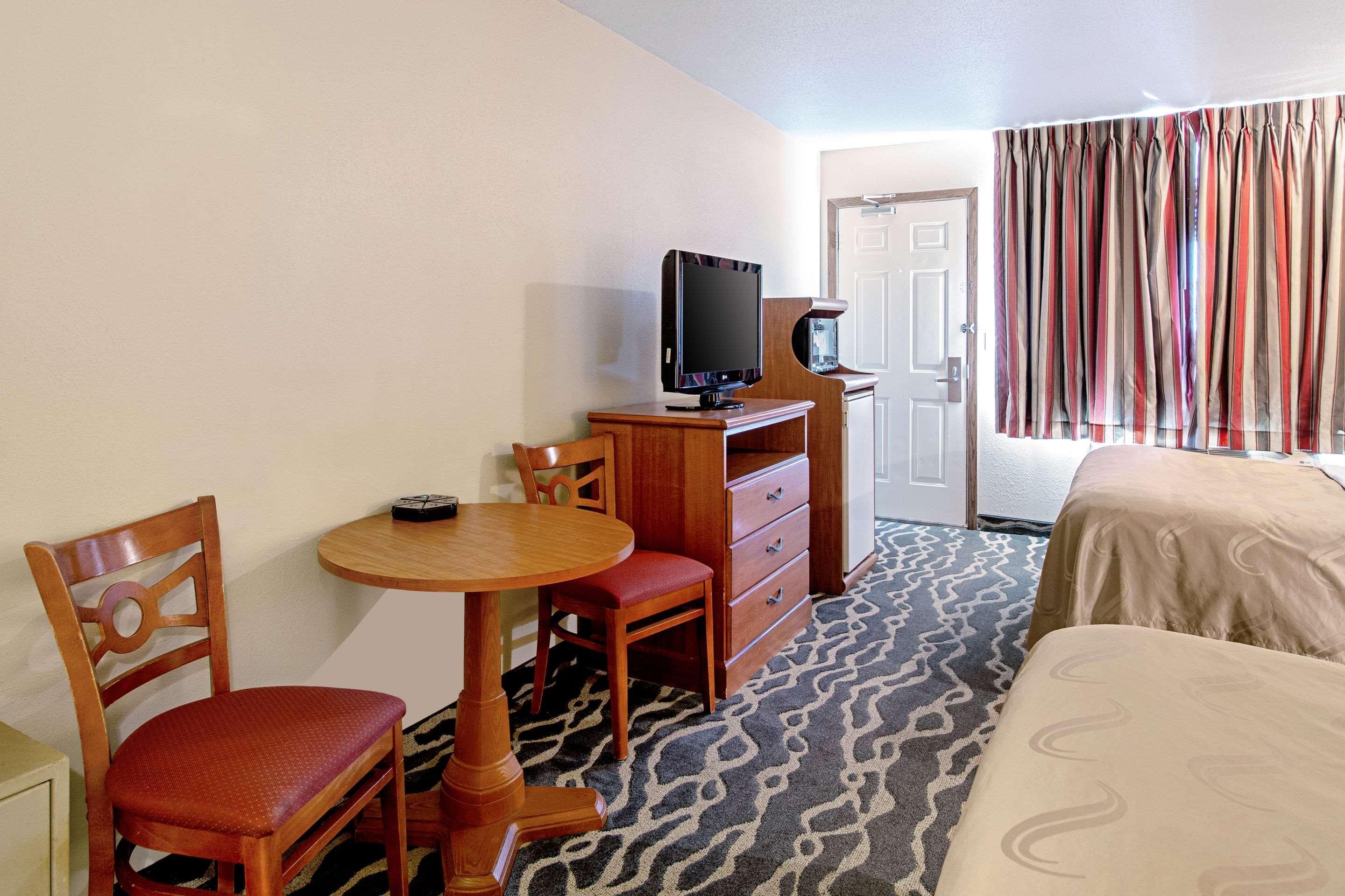 Quality Inn Huron Buitenkant foto