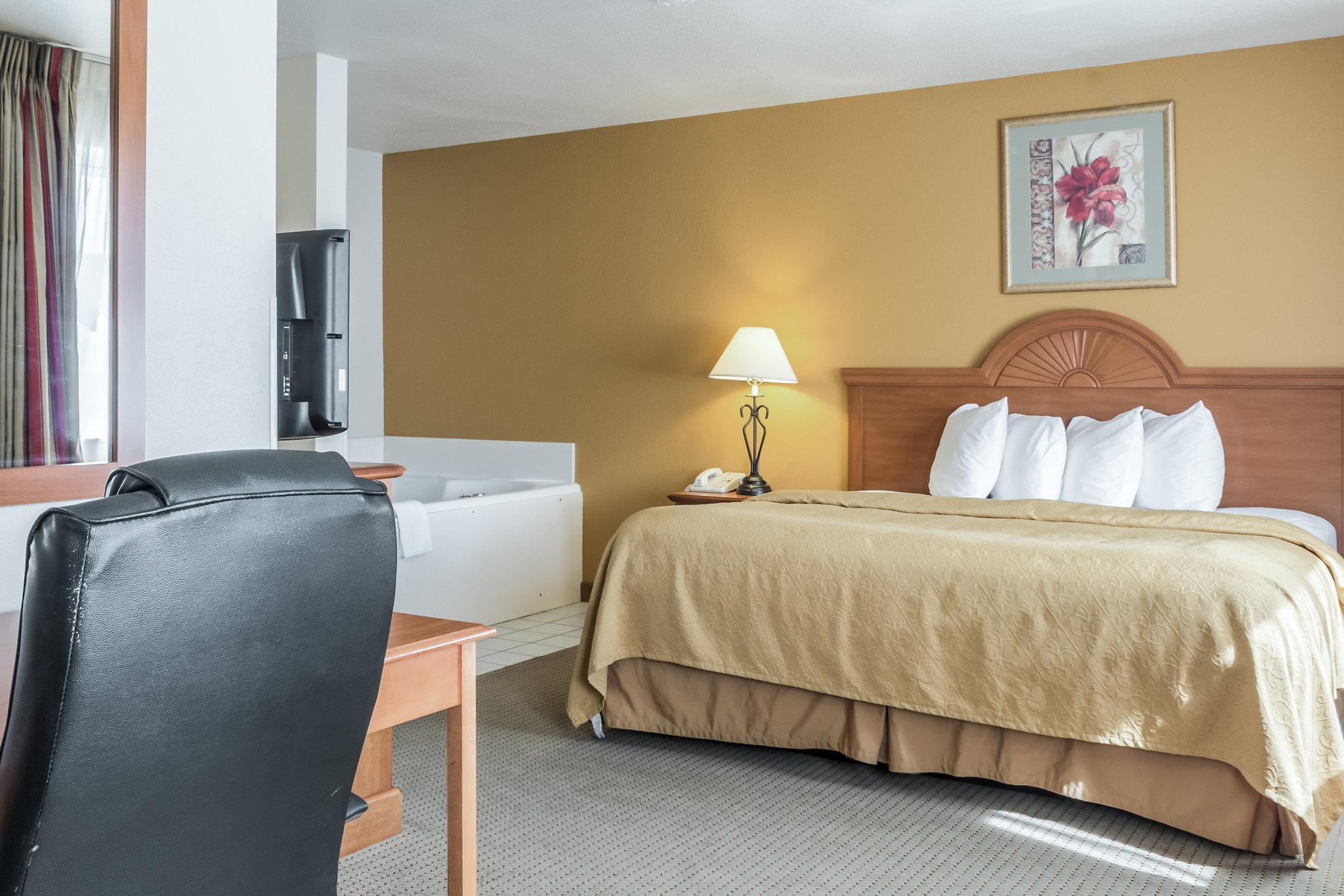 Quality Inn Huron Buitenkant foto