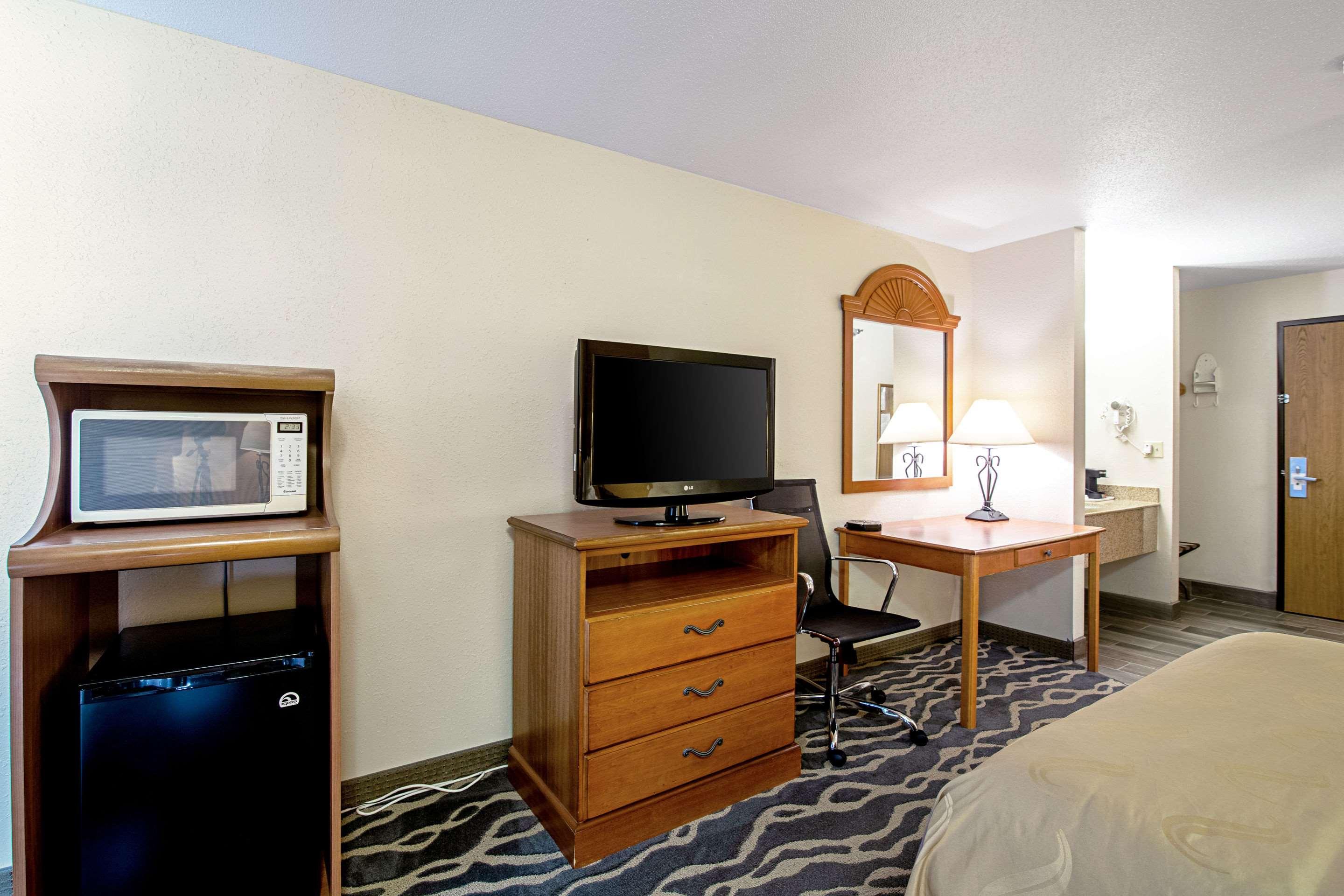 Quality Inn Huron Buitenkant foto