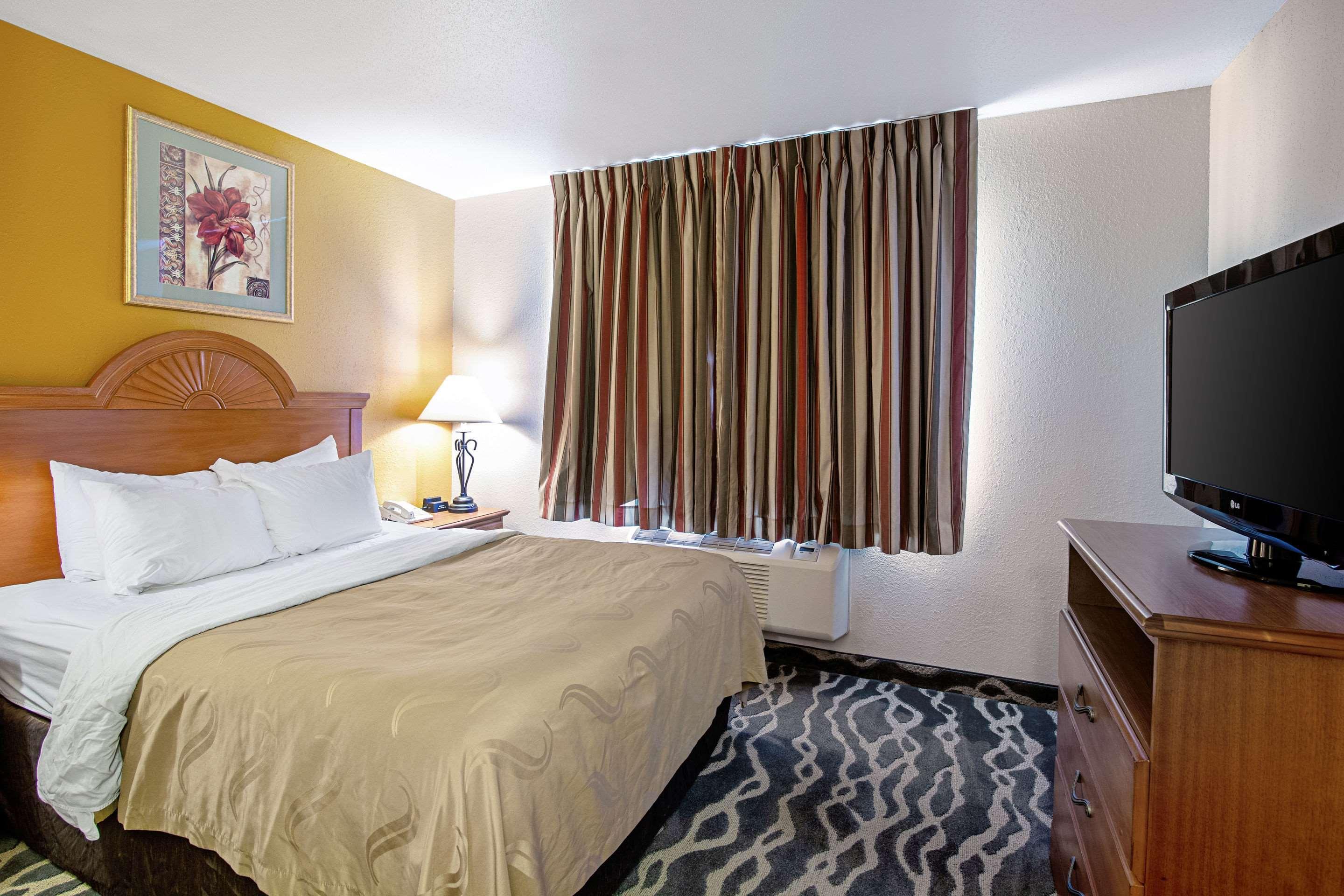 Quality Inn Huron Buitenkant foto