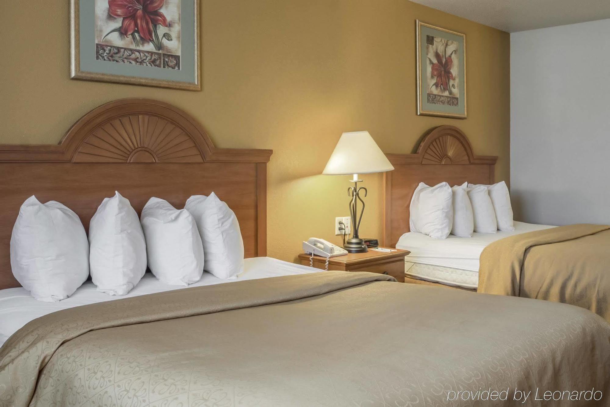 Quality Inn Huron Buitenkant foto