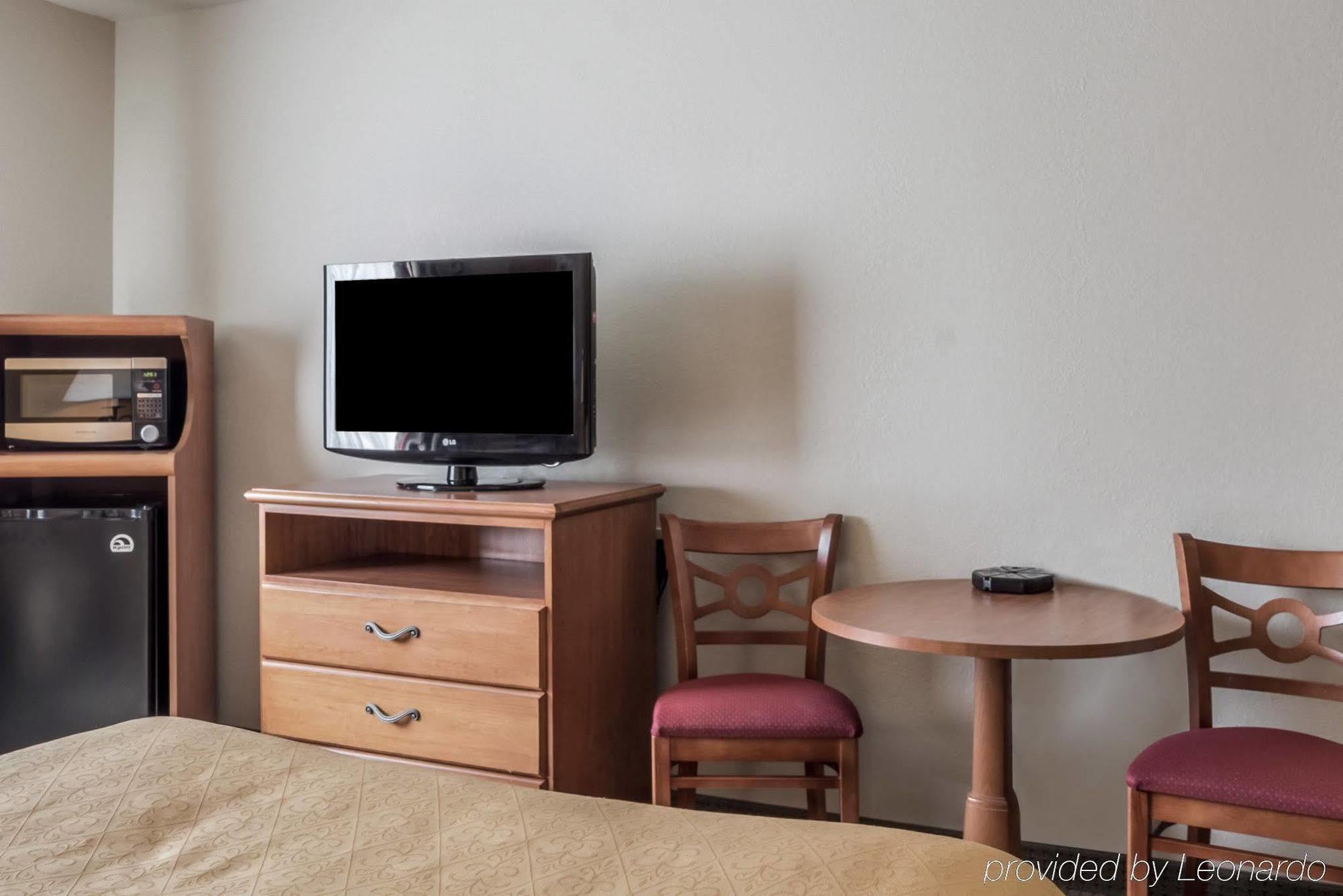 Quality Inn Huron Buitenkant foto