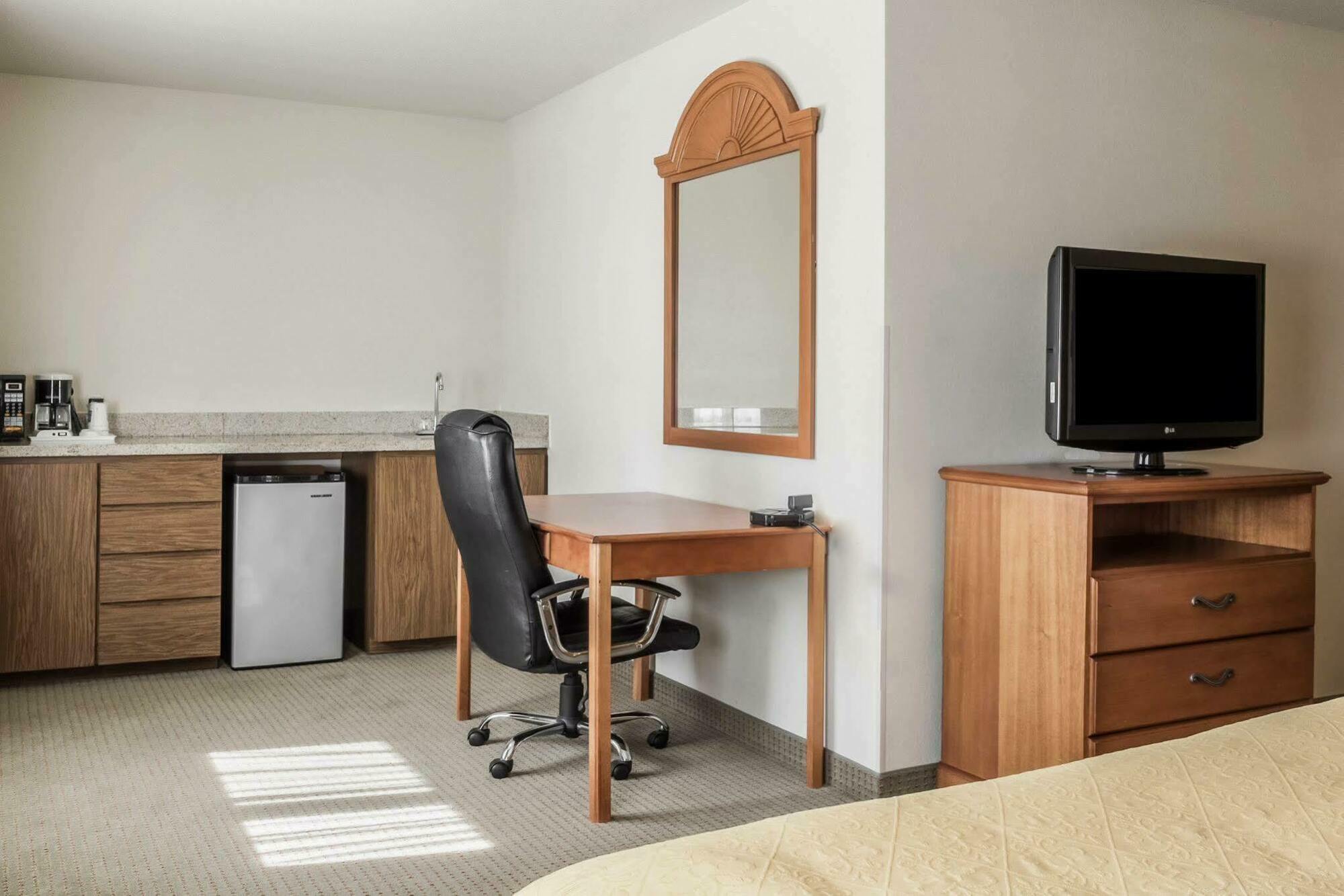 Quality Inn Huron Buitenkant foto