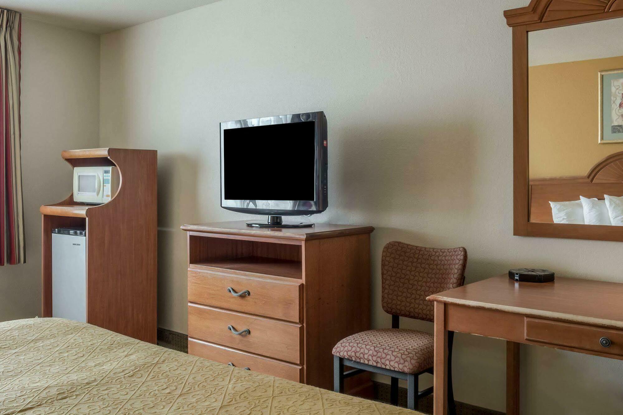 Quality Inn Huron Buitenkant foto